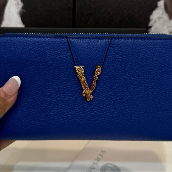 Versace Virtus Zip Around Wallet/ BNWT - Picture 2 of 6
